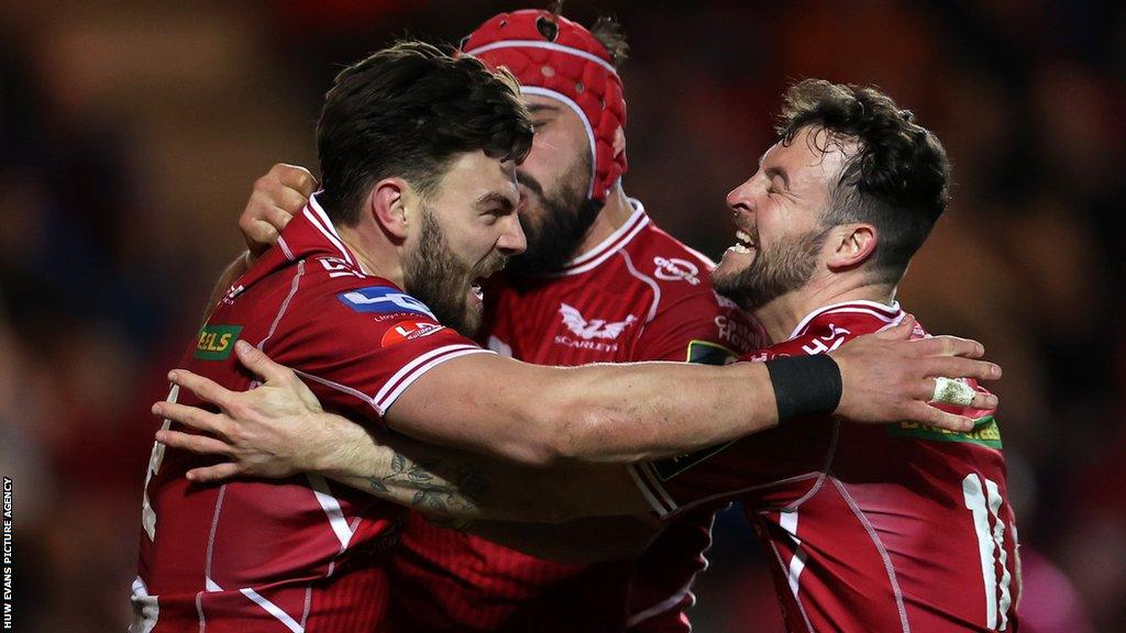 Scarlets players Johnny Williams and Ryan Conbeer celebrate the third try against Clermont