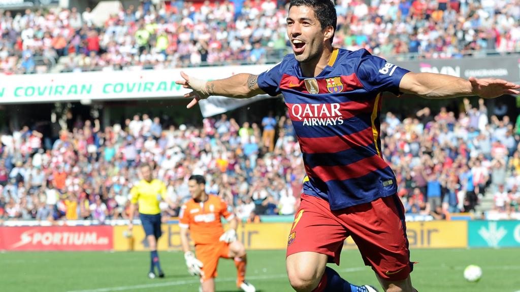 Luis Suarez celebrates