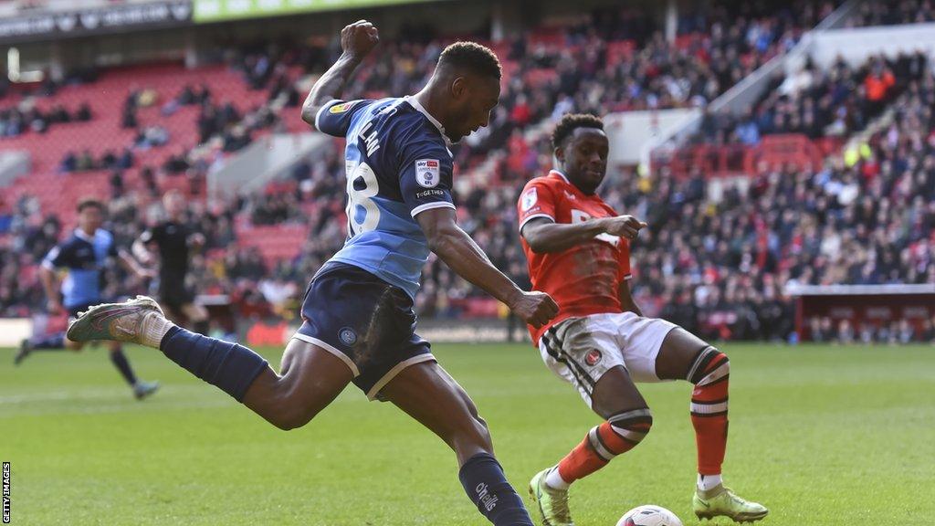 Brandon Hanlan playing against Charlton