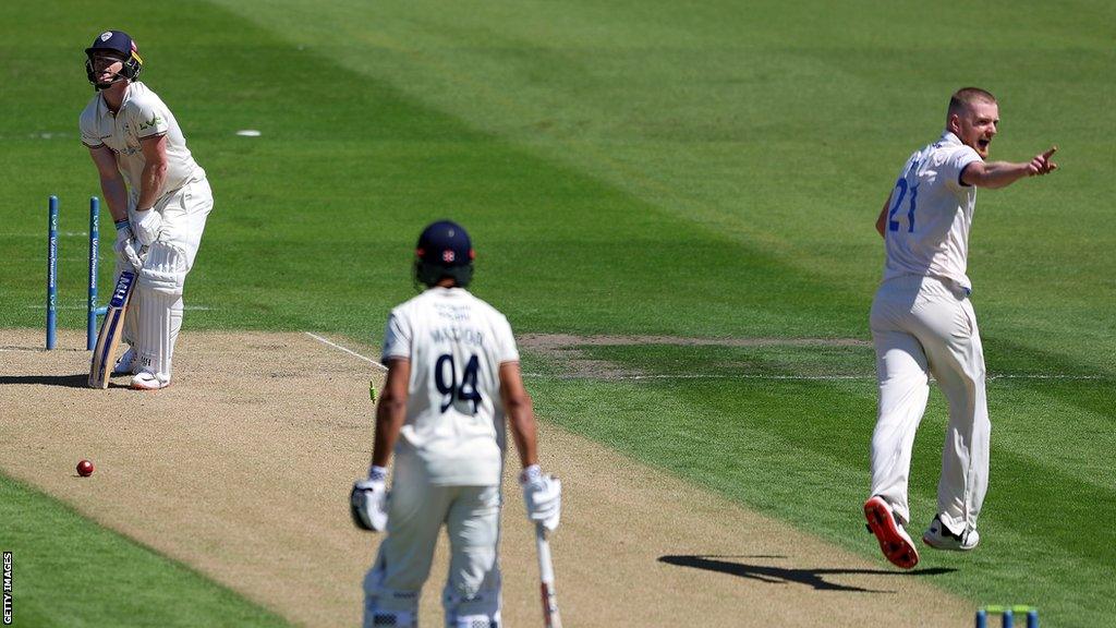 Sean Hunt for Sussex bowling Derbyshire's Brooke Guest