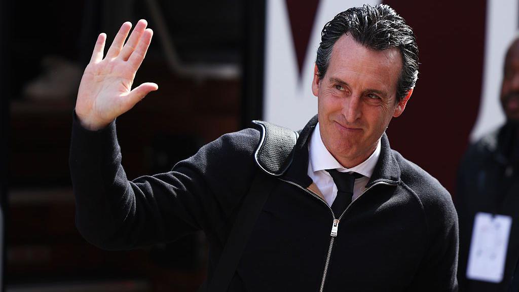 Aston Villa's Head Coach, Unai Emery during the Premier League match between Fulham and Aston Villa at Craven Cottage.
