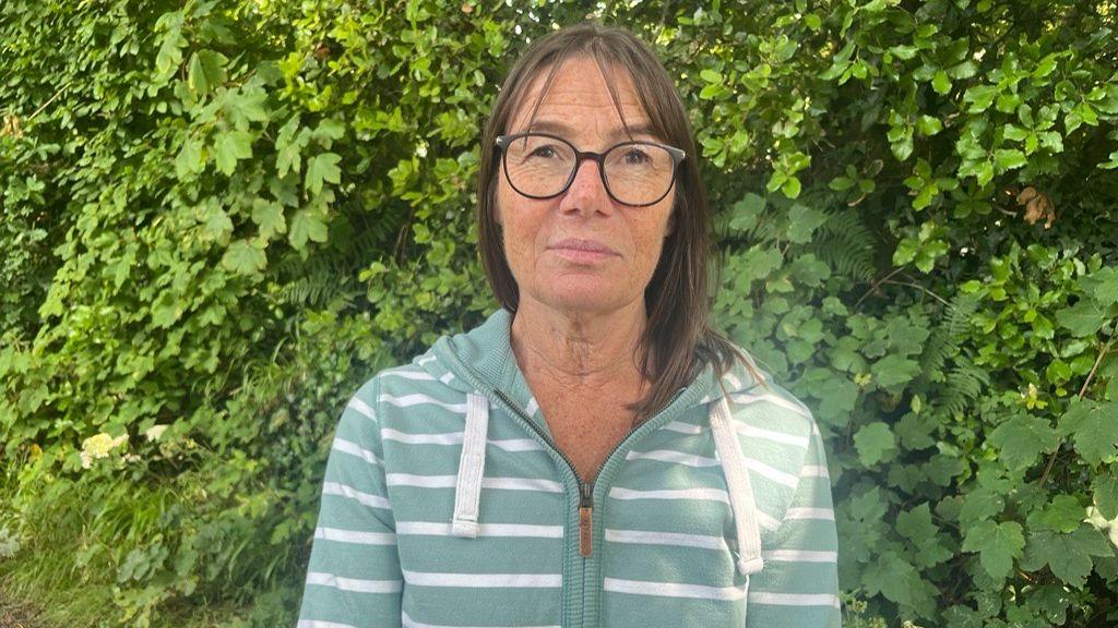 Woman in front of plants