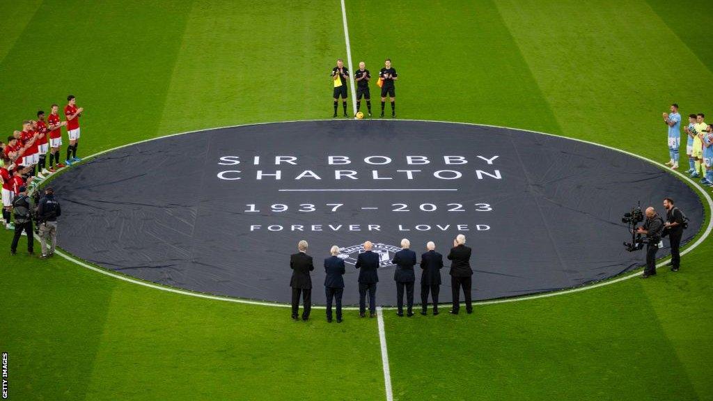 A tribute was laid in the centre circle on the pitch and the players gathered for a moment's applause before the Manchester derby