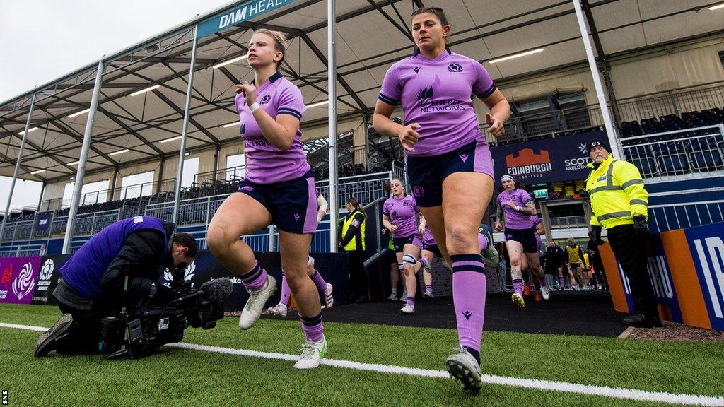Scotland players Mairi McDonald and Lisa Thomson