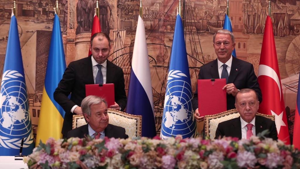 Deal signing in Turkey