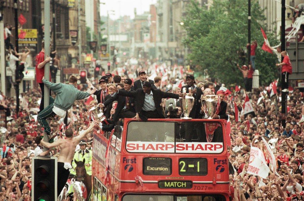 manchester united bus tour