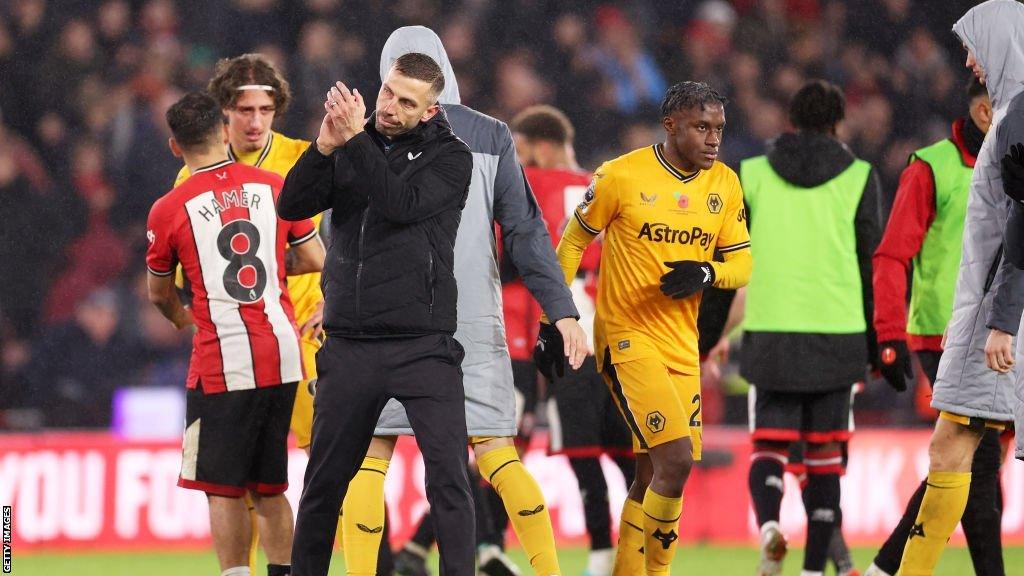 Wolves manager Gary O'Neil applauds the fans