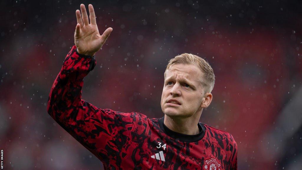 Manchester United midfielder Donny van de Beek