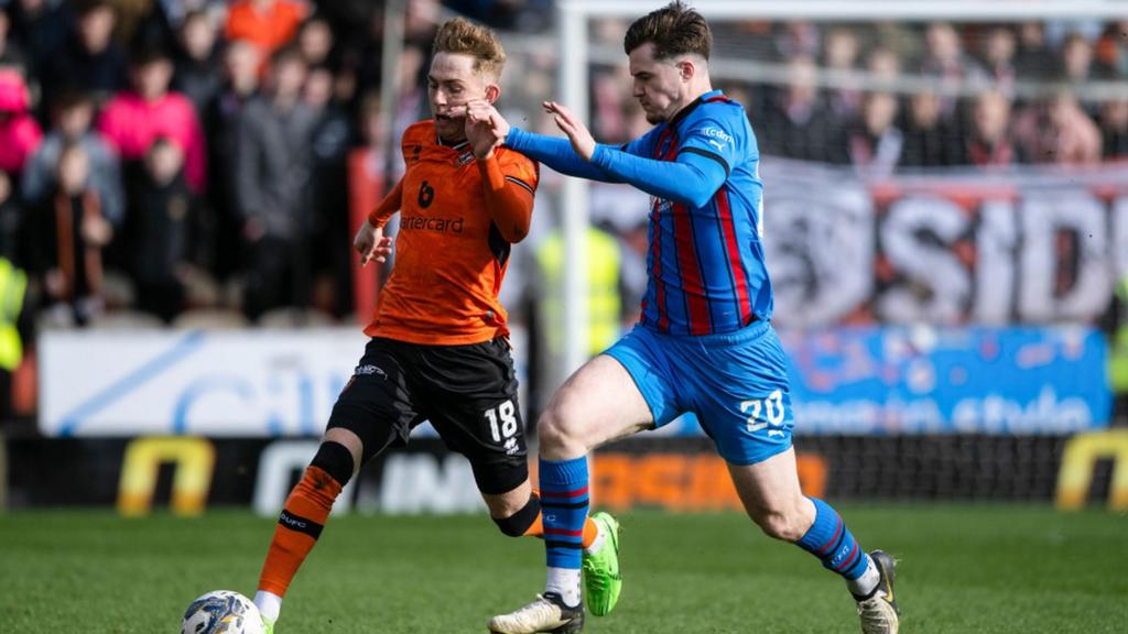 Dundee United and Inverness players