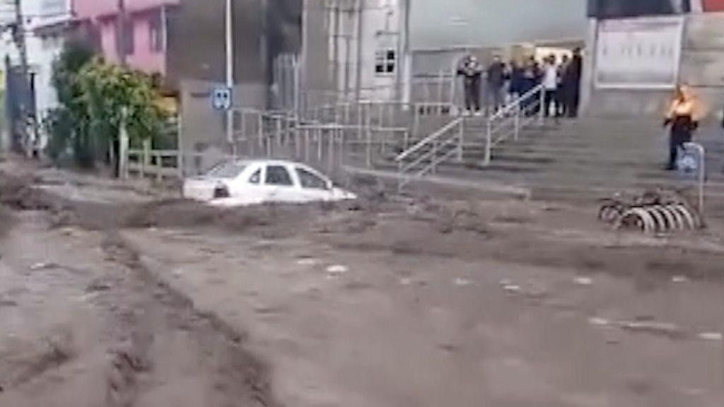 Heavy rain in central Mexico sparked flash floods in Ecatepec and Nexahualcóyotl.