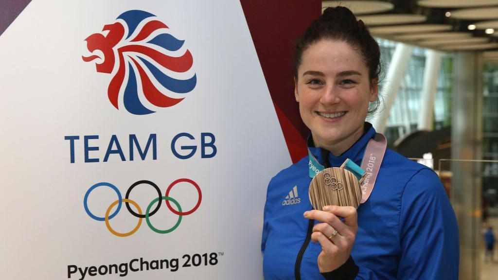  Laura Deas poses with her skeleton bronze medal 