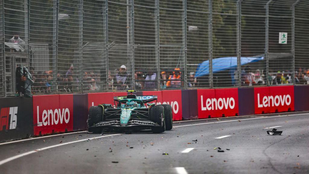 Fernando Alonso crashes his car against the barriers 