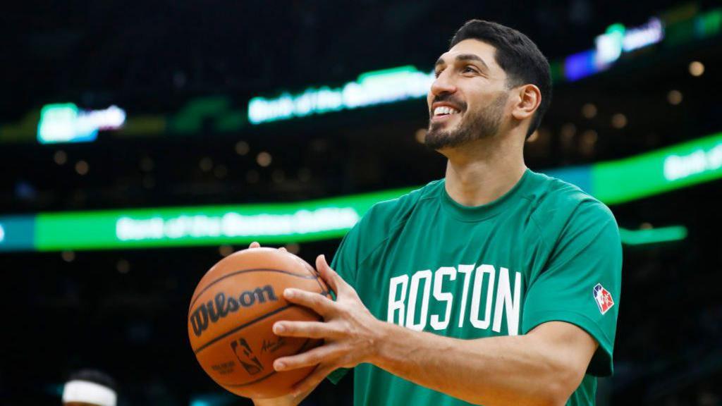Enes Kanter Freedom warming up for Boston Celtics in 2021