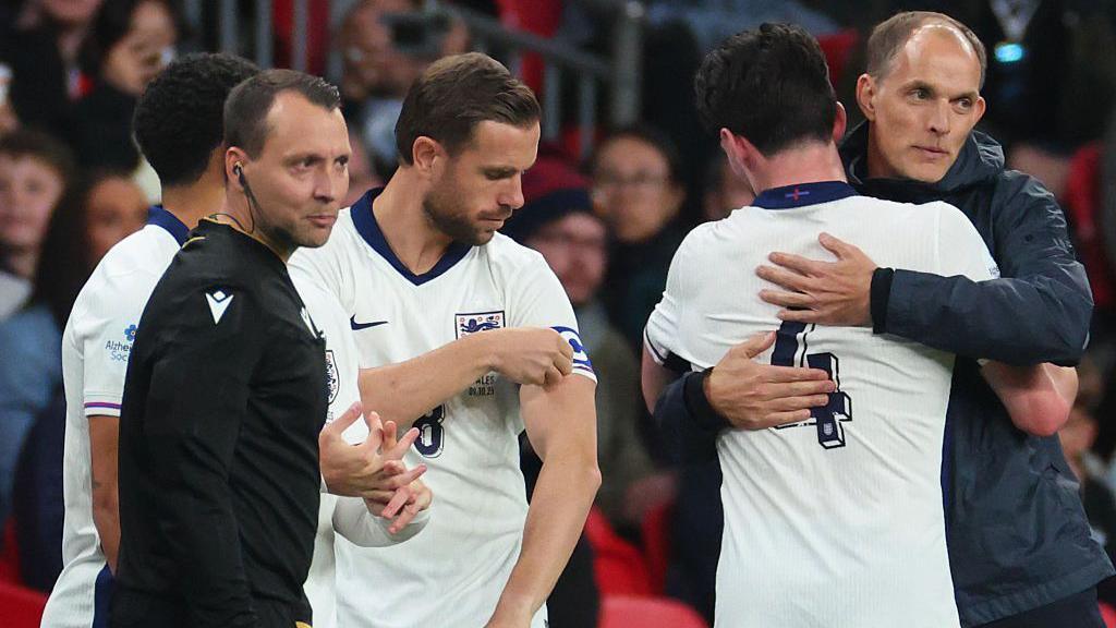 Thomas Tuchel embraces Declan Rice 