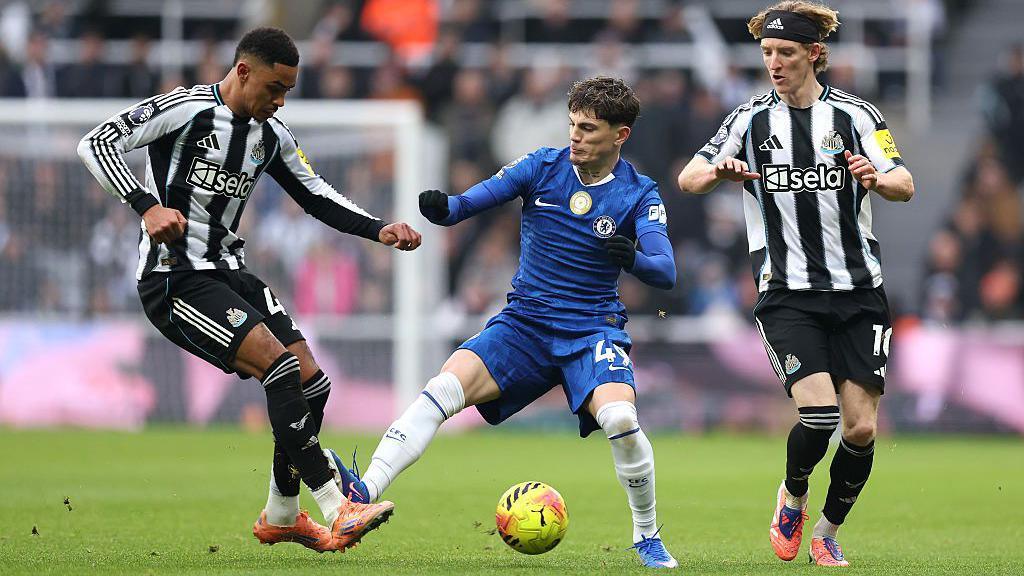 Alejandro Garnacho of Chelsea challenges Newcastle's Jacob Ramsey