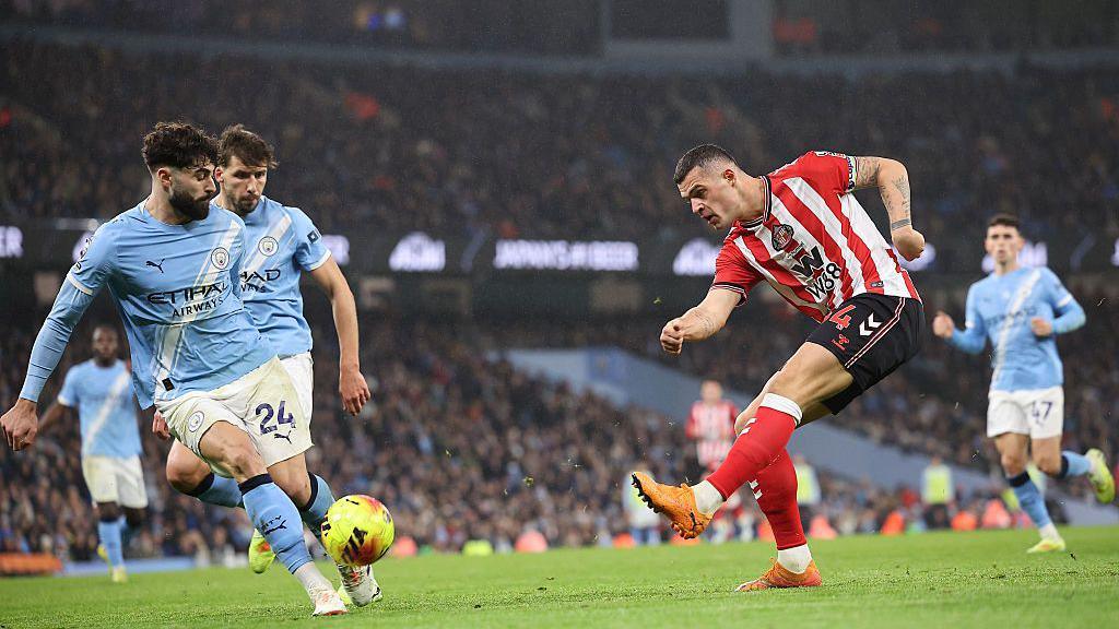 Granit Xhaka of Sunderland has a shot on goal
