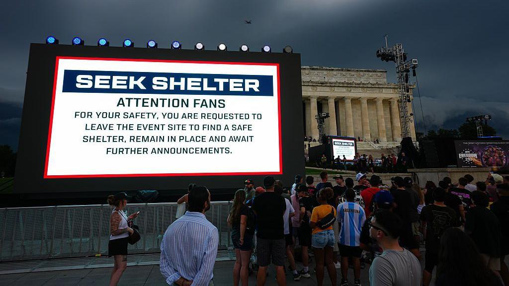 Fans are urged to find shelter at the Lincoln Memorial