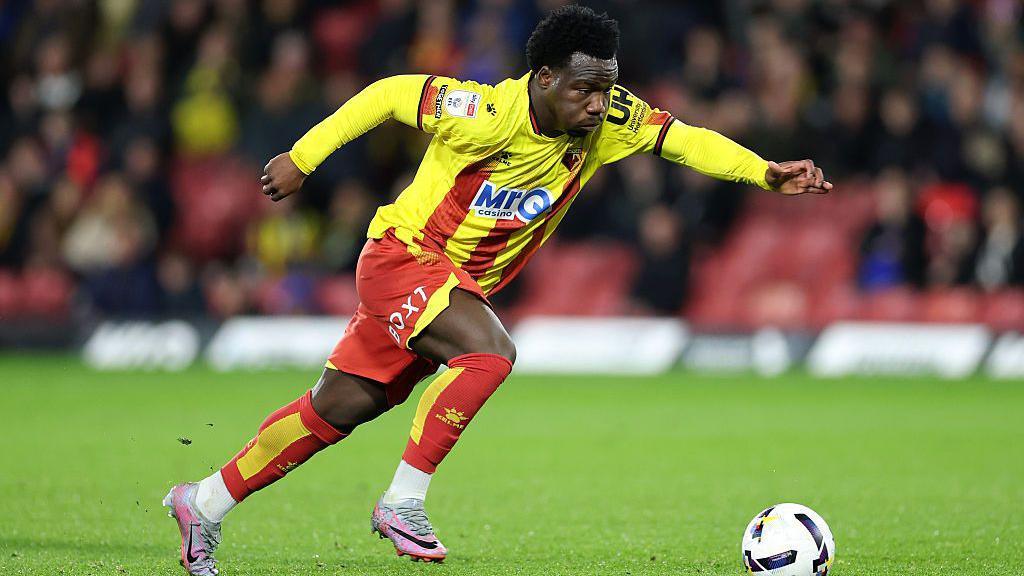 Nestory Irankunda dribbles with the ball