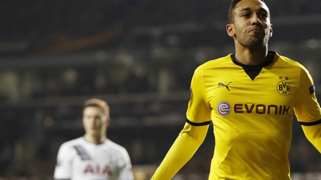 Pierre-Emerick Aubameyang celebrates