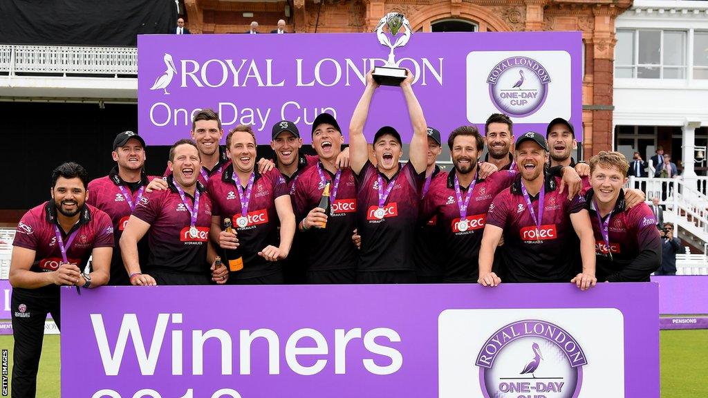 Tom Abell (lifting the trophy) as Somerset captain