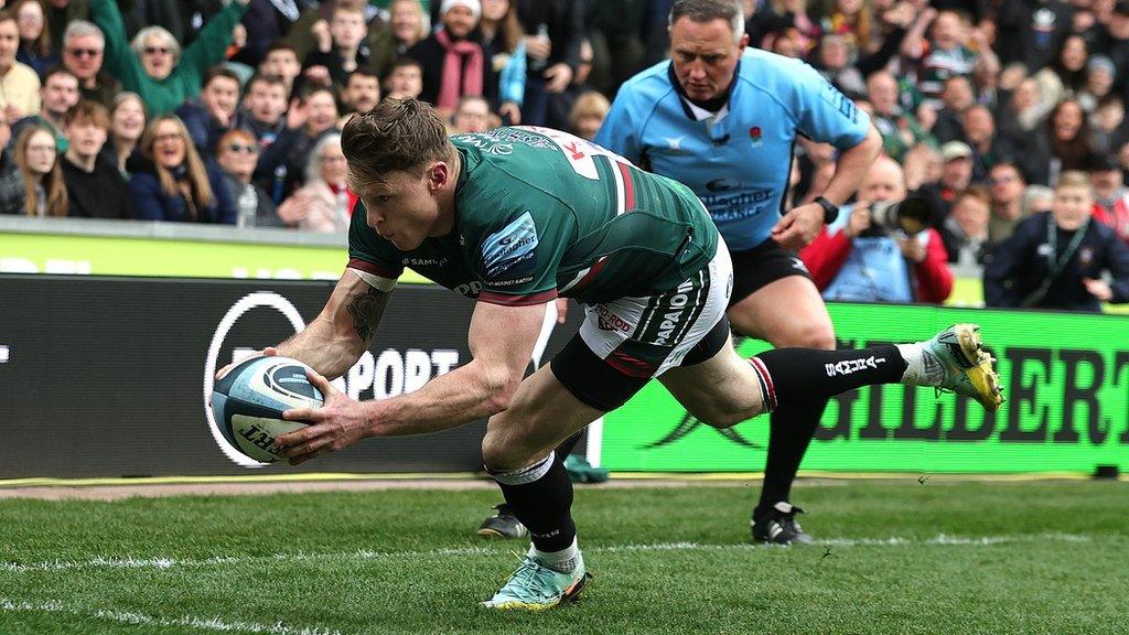 Chris Ashton scores a try for Leicester