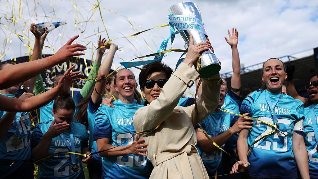 Michele Kang lifting the WSL 2 trophy