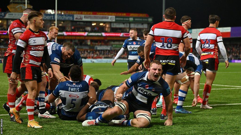 Sam Underhill cheers as Bath are awarded a penalty try