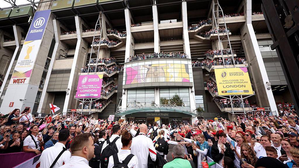 Fans at Allianz Stadium