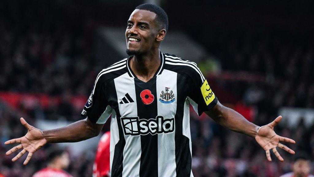Newcastle news: Eddie Howe says Alexander Isak 'can prove himself as one of  world's best' - BBC Sport