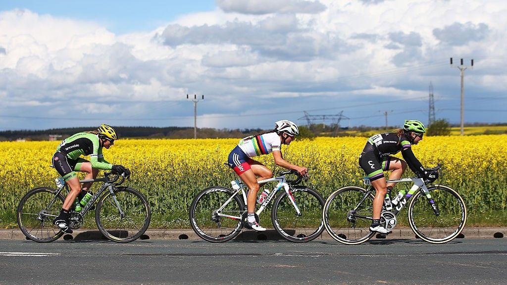 Lizzie Deignan riding 