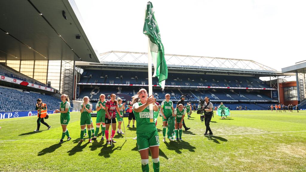 Hibernian players celebrate