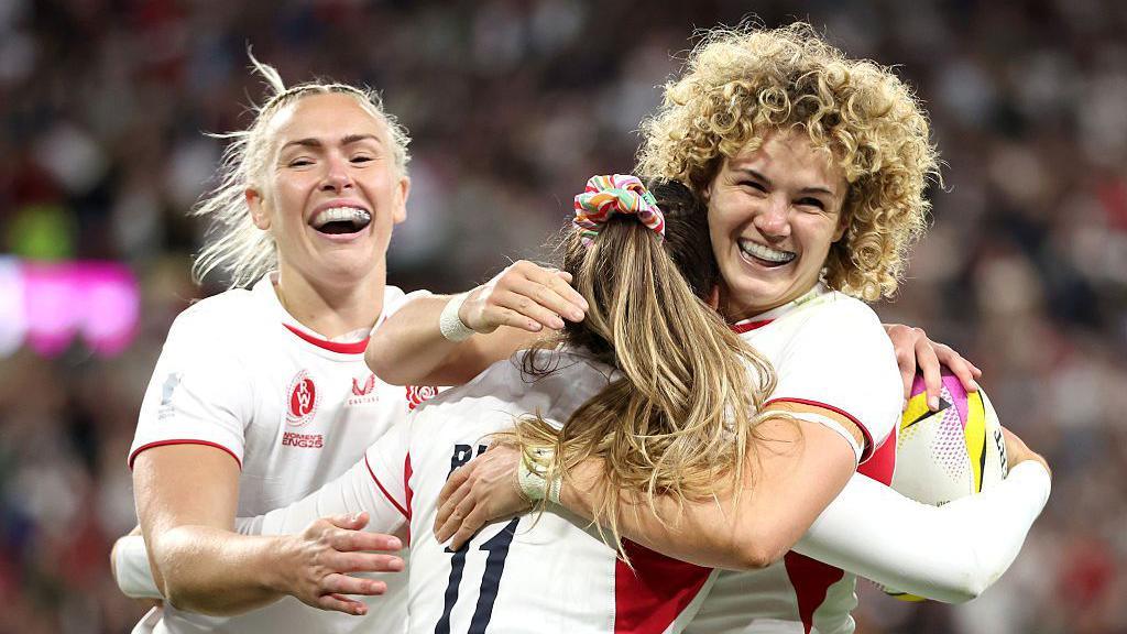 Jess Breach of England celebrates with teammate Ellie Kildunne.
