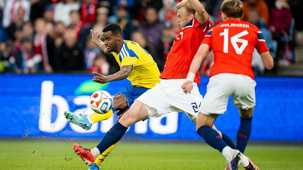 Alexander Isak curls a shot around two Norway defenders as he scores for Sweden in a pre-World Cup friendly in Oslo