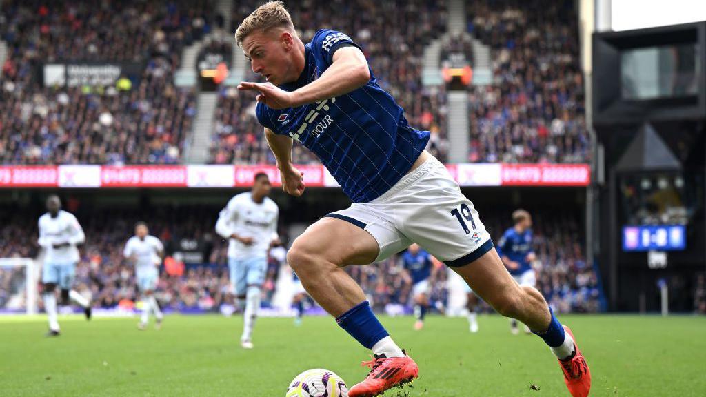 Liam Delap of Ipswich Town during the Premier League match between Ipswich Town FC and Aston Villa FC at Portman Road on September 29, 2024