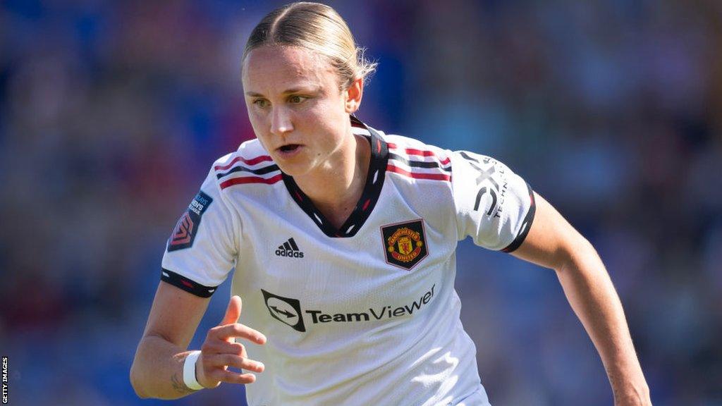 Martha Thomas playing for Manchester United