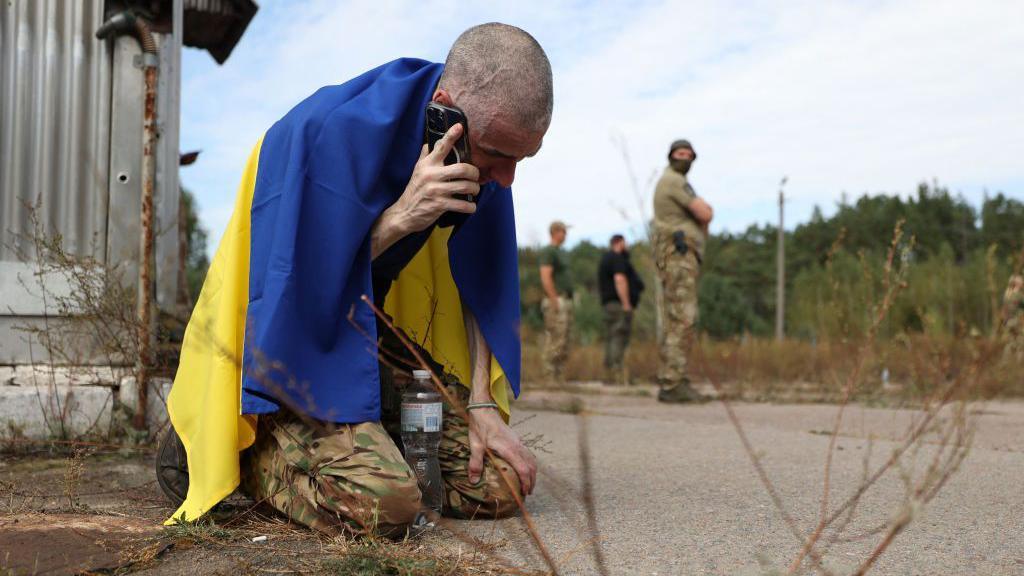 Ukrainian soldier calls home after release from Russian captivity