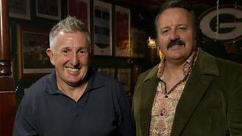 Jonathan Davies (L) meets Mike Bubbins