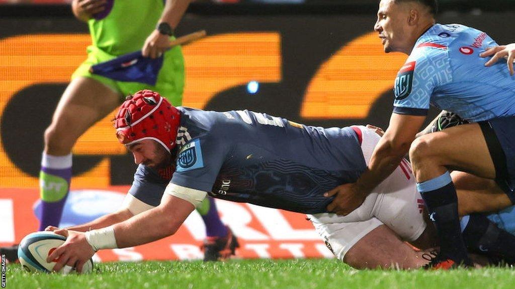 Replacement John Hodnett scored Munster's third try