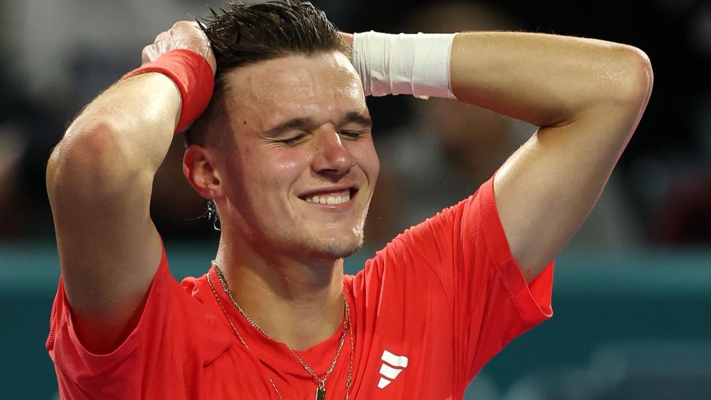 Teenager Mensik denies Djokovic 100th title in Miami