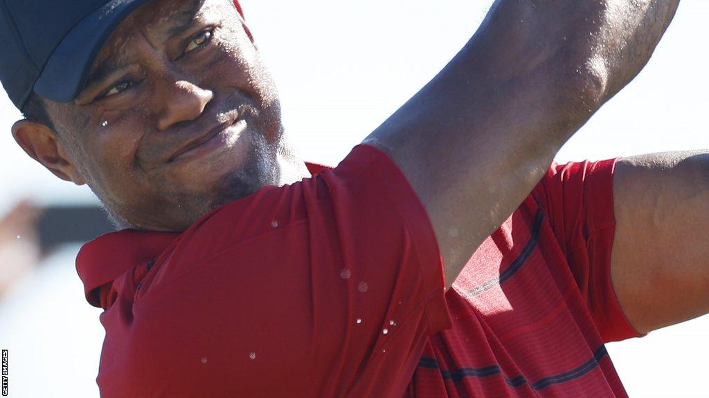 tiger woods red shirt nike