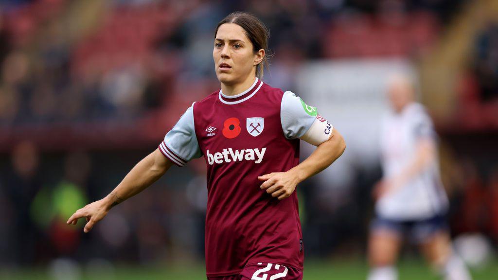 Katrina Gorry playing for West Ham.