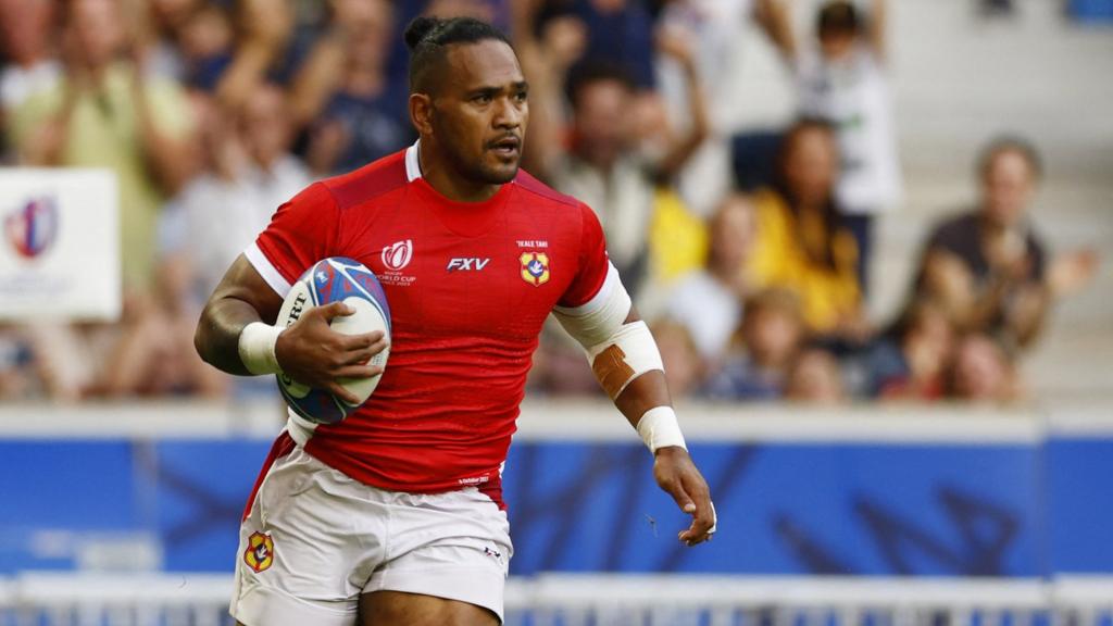 Solomone Kata scores a try for Tonga
