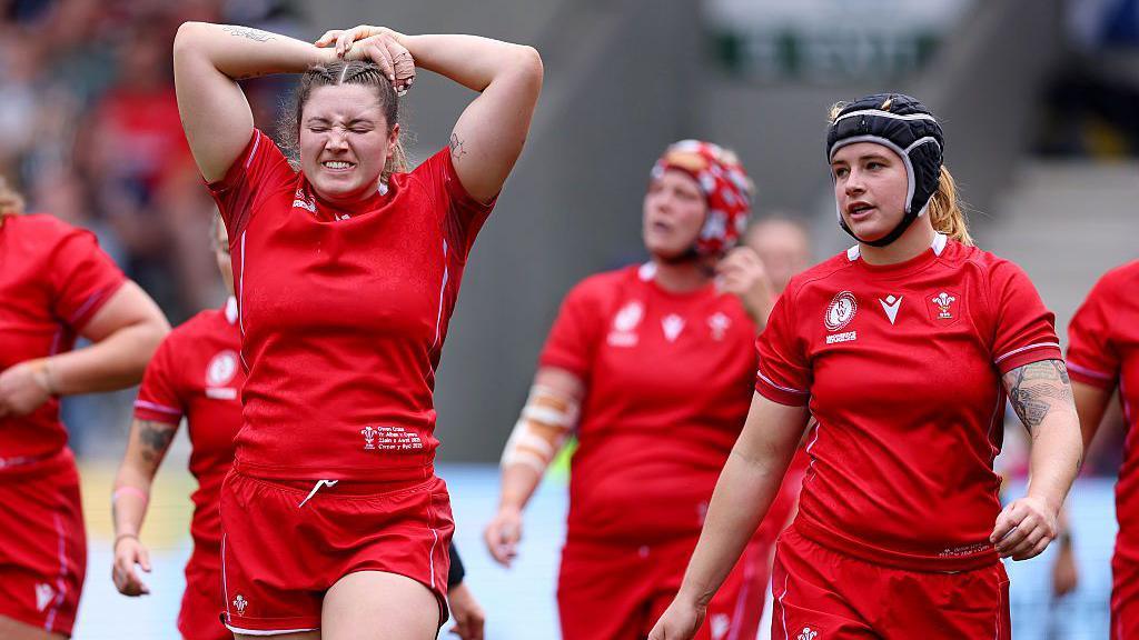 Wales players look disappointed after losing to Scotland