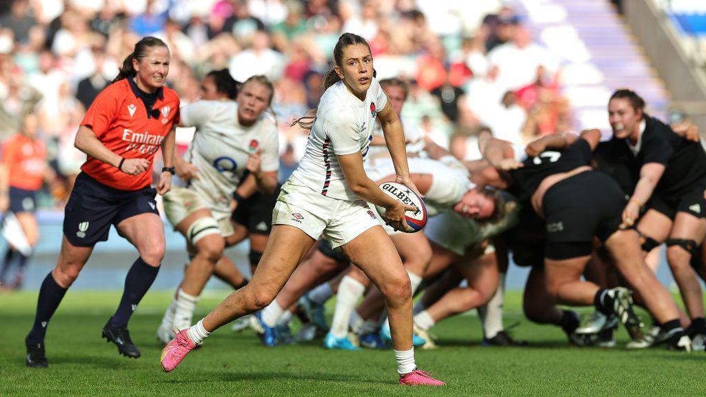 Holly Aitchison of England passes the ball during the Women's International match between England Red Roses and New Zealand Black Ferns