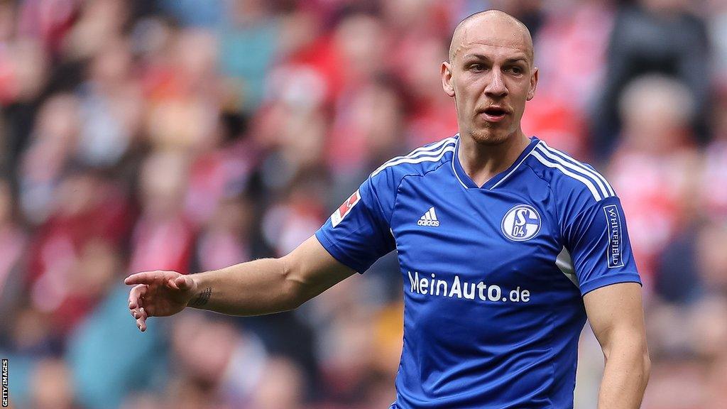 Michael Frey on the pitch for FC Schalke