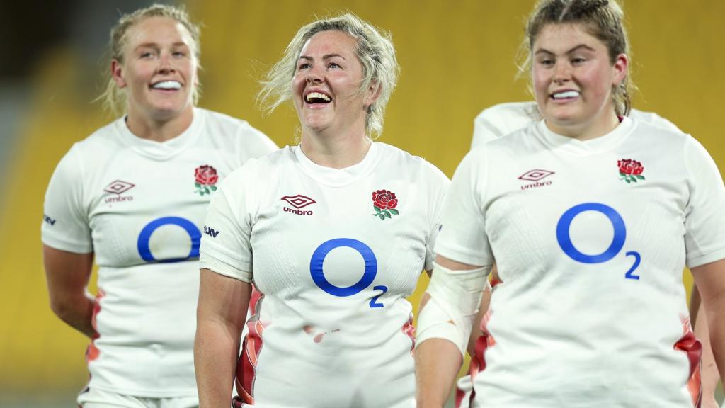 England celebrate a try against Australia