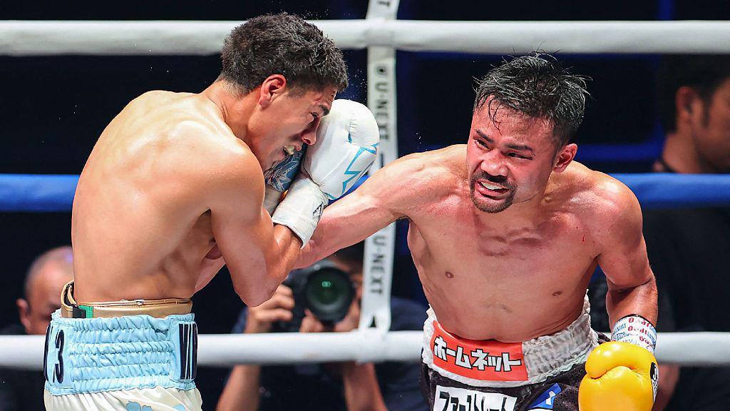 Antonio Vargas is punched by Daigo Higa