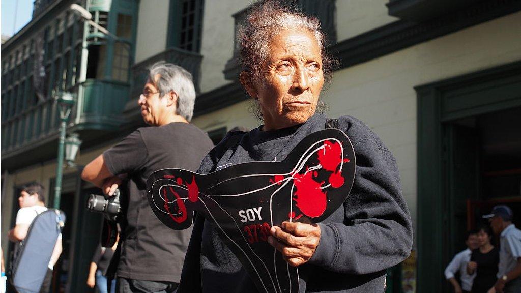 Holding plastic bloody ovaries protesters marched in front of the building of the Prosecutor's Office demanding speed in the process and justice for rural women who were victims of forced sterilization, over 20 years ago.