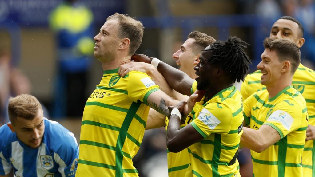 Ashley Barnes scores for Norwich