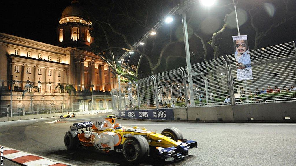 Nelson Piquet Jr on track at the Singapore Grand Prix in 2008